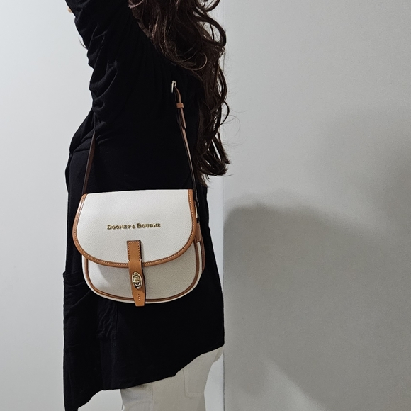 Like New!Dooney And Bourke Ivory/tan leather Shoulder bag - Picture 2 of 15